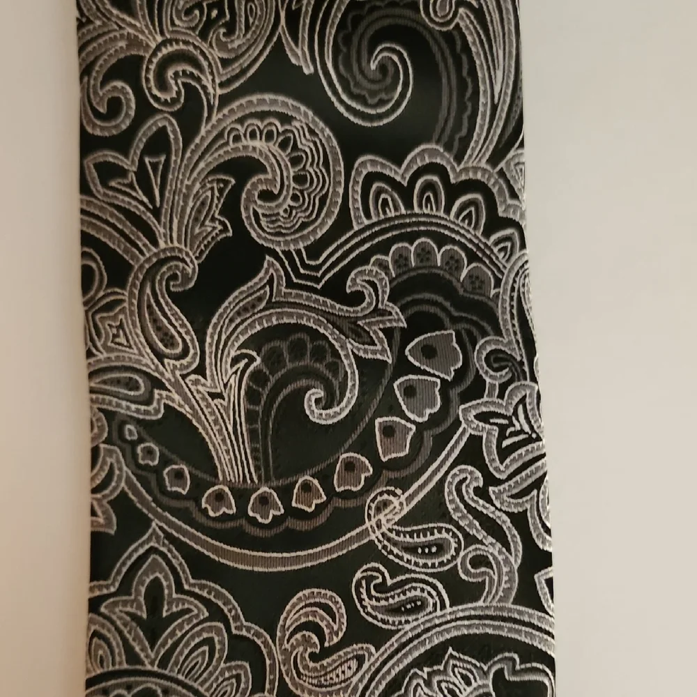 STAFFORD Men's Black, Grey And Silver Paisley Tie